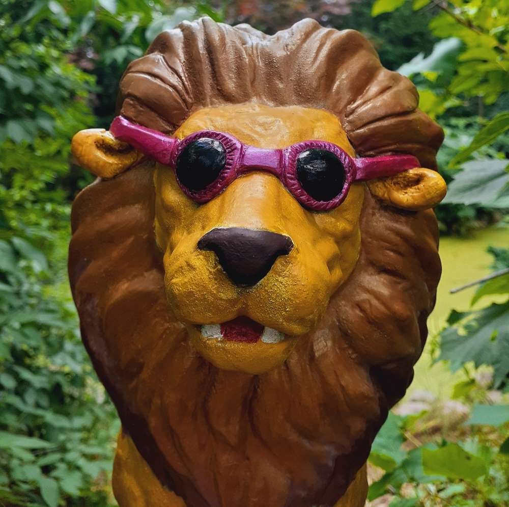 Lion Statue - Picture 6 of 6